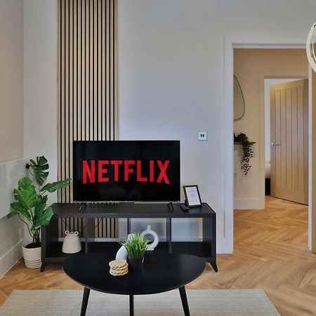 Newly-Built Urban Retreat By Ttlg Stays Rickmansworth Exteriör bild